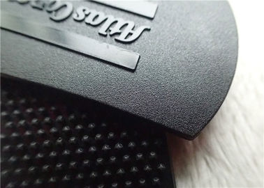 La ropa de encargo de la funda de la ropa remienda la superficie polaca embotada del velcro de TPU con el logotipo plástico grabado en relieve brillante
