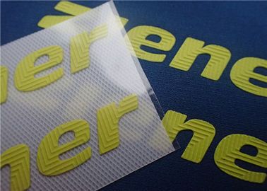 Etiquetas amarillas claras superficiales especiales de la transferencia de calor de la marca para la ropa