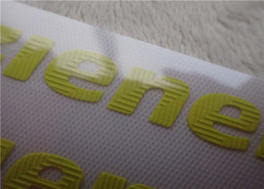 Etiquetas amarillas claras superficiales especiales de la transferencia de calor de la marca para la ropa
