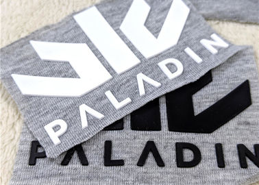 Etiqueta del silicón de la transferencia de calor, remiendo de goma grabado en relieve del PVC del logotipo para la ropa