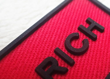 Las pequeñas letras despejan los remiendos del LOGOTIPO para la ropa/los remiendos de encargo del Applique