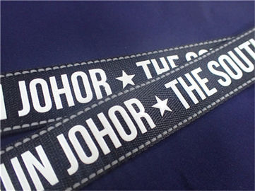 Etiquetas tejidas silicón brillante modificadas para requisitos particulares de la ropa, imprimiendo a Logo On Tape For Cloth