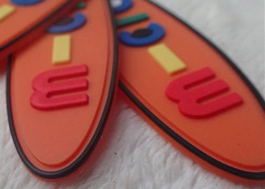 Los remiendos de goma creativos ovales no tóxicos del logotipo para la ropa/los niños empaquetan
