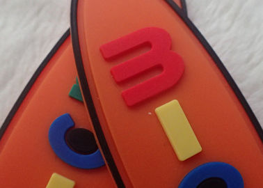 Los remiendos de goma creativos ovales no tóxicos del logotipo para la ropa/los niños empaquetan