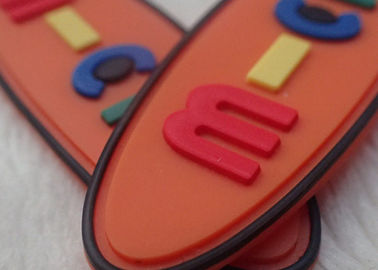 Los remiendos de goma creativos ovales no tóxicos del logotipo para la ropa/los niños empaquetan