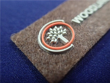 Color de encargo del doble del moldeo a presión de los remiendos de la ropa de OEKO en logotipo tejido no- de la moda 3D