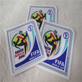 Transferencia de calor del mundial de la FIFA que se reúne los remiendos multicolores para la decoración de la ropa de deportes