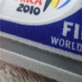 Transferencia de calor del mundial de la FIFA que se reúne los remiendos multicolores para la decoración de la ropa de deportes