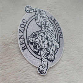 La ropa de encargo de OEKO remienda la congregación de Tatami de la transferencia de calor del silicio del logotipo del tigre de la forma irregular