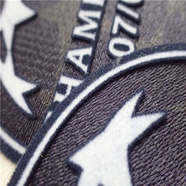 La ropa de encargo de la forma del círculo remienda la transferencia de calor suave Tatami que se reúne con el logotipo del campeón
