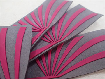 Remiendos de goma rojos 3D para la microfibra gris suave de la ropa con el logotipo del silicón de la inyección