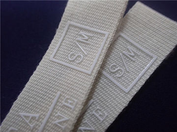Etiquetas impresas blanco de la tela con el logotipo del silicón para los remiendos de la ropa de los deportes