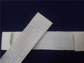 Etiquetas impresas blanco de la tela con el logotipo del silicón para los remiendos de la ropa de los deportes