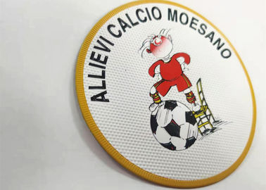 La ropa de encargo personalizada remienda el hierro en de alta frecuencia grabado en relieve 3D de la etiqueta engomada del logotipo de la transferencia de calor