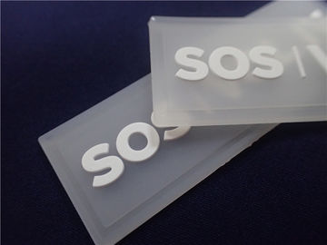 Los remiendos de goma de encargo lavables del logotipo, cosen - en la insignia del silicón para el sombrero
