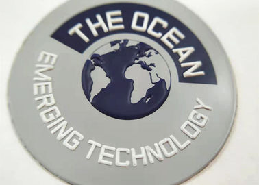 El remiendo de goma de encargo redondo TPU grabó en relieve el hierro 3D en etiqueta engomada caliente de la transferencia de calor del derretimiento