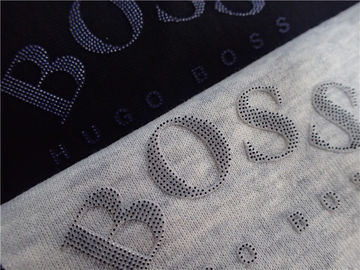 Las etiquetas durables de la ropa de la transferencia de calor cepillan el logotipo colorido de los puntos 3D