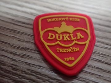 Los remiendos de goma lavables hechos a mano del logotipo cosen - en el estilo no tóxico