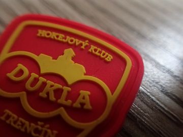 Los remiendos de goma lavables hechos a mano del logotipo cosen - en el estilo no tóxico