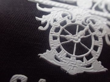Etiquetas elegantes personalizadas de la ropa de la transferencia de calor de TPU para SGS BV del polo
