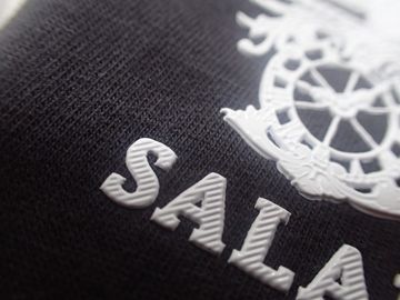 Etiquetas elegantes personalizadas de la ropa de la transferencia de calor de TPU para SGS BV del polo
