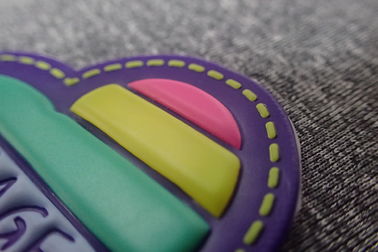 El profesional grabó en relieve el color de encargo de Pantone de los remiendos del caucho remiendo/3D de Tpu