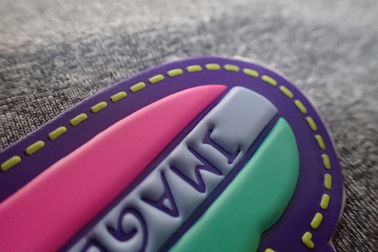 El profesional grabó en relieve el color de encargo de Pantone de los remiendos del caucho remiendo/3D de Tpu