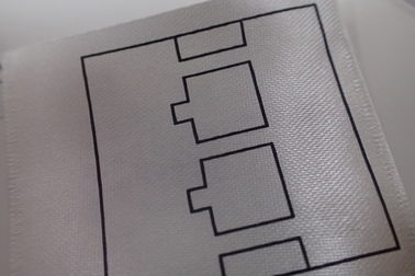 Etiquetas tejidas cuidado lavable de la ropa de la cinta de la impresión de la pantalla para el polo, capa, pantalones