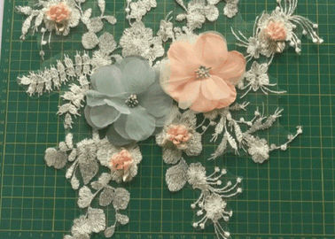 las flores 3D bordadas cosen/hierro en el remiendo para el accesorio de Diy del Applique de la ropa