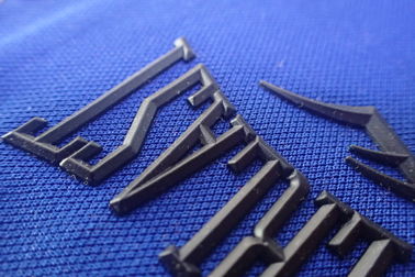 remiendos de la transferencia de calor del logotipo 3D para el color durable lavable de Pantone de la ropa
