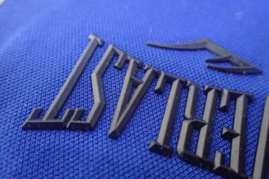 remiendos de la transferencia de calor del logotipo 3D para el color durable lavable de Pantone de la ropa