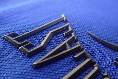 remiendos de la transferencia de calor del logotipo 3D para el color durable lavable de Pantone de la ropa