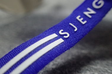 Secuencia elástico del cordón de las prendas íntimas