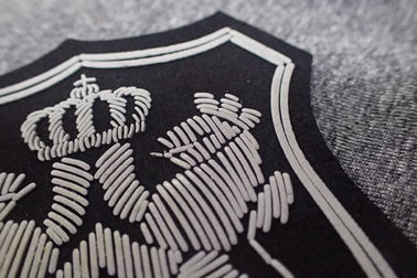 Remiendos de goma hechos espuma del logotipo de la microfibra de la ropa
