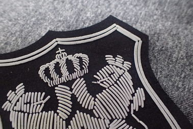 Remiendos de goma hechos espuma del logotipo de la microfibra de la ropa