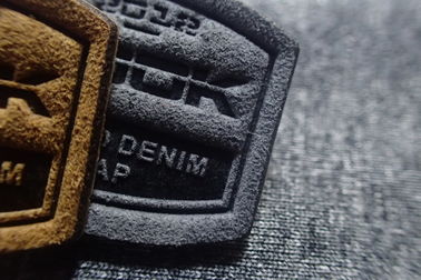 remiendos grabados en relieve etiquetas tejidos fibra micro de la ropa del traje de la nieve 3D