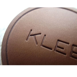 Etiqueta de cuero de LOGO Soft Debossed Foldable del remiendo de encargo de la PU para los vaqueros de los bolsos de la ropa