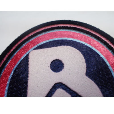 3D que se reúne el hierro de encargo de la insignia/para coser en los remiendos del paño para el logotipo grabado en relieve remiendo de la ropa