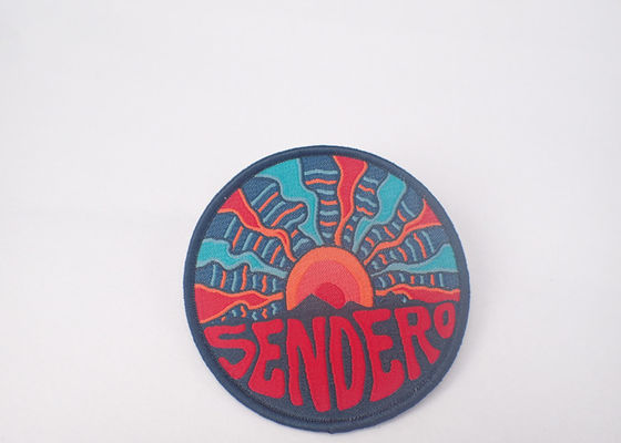 Hierro de encargo del bordado de la insignia de la prensa del calor en el Applique del remiendo para la ropa