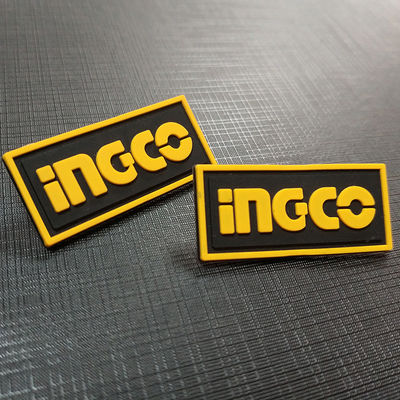 El Pvc de la ropa 3D del OEM remienda el logotipo de encargo colgante de la etiqueta de la ropa de las etiquetas de la camiseta