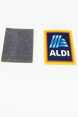 Las etiquetas de Tagless de las etiquetas engomadas del servicio de impresión de la transferencia de calor de la camiseta crean el logotipo para requisitos particulares