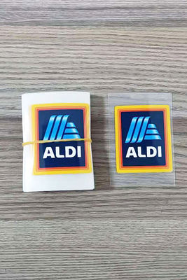 Las etiquetas de Tagless de las etiquetas engomadas del servicio de impresión de la transferencia de calor de la camiseta crean el logotipo para requisitos particulares