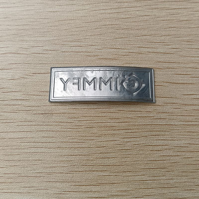 El de alta frecuencia grabó en relieve insignias suaves de TPU remienda el logotipo translúcido del nombre del arco iris