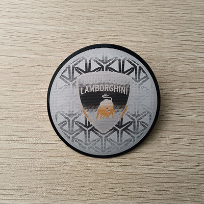 El hierro en la ropa de deportes de las insignias del diseño TPU remienda con el logotipo grabado en relieve del fútbol del fútbol 3D