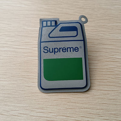 La pantalla que imprime la etiqueta impresa 3D reflexiva de la ropa de TPU remienda el logotipo grabado en relieve de la marca