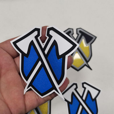 El logotipo de sellado caliente 3D de las etiquetas de la ropa de la impresión de pantalla grabó en relieve el silicón que imprimía la etiqueta de la película de la transferencia