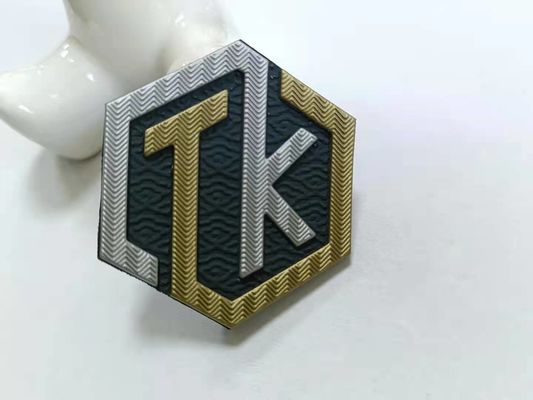 Etiquetas grabadas en relieve de encargo de Tpu de la transferencia de calor de la camiseta del logotipo del nombre para la ropa