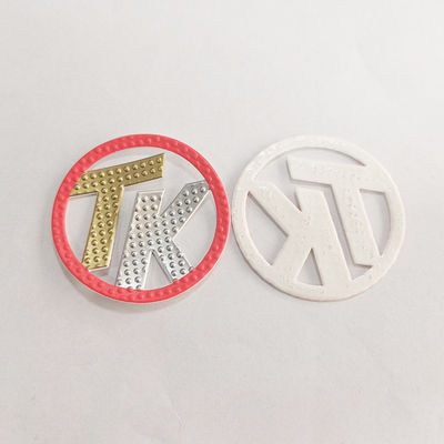 Cree la etiqueta grabada en relieve Logo Iron On Garment de la transferencia de calor para requisitos particulares de la etiqueta engomada 3d TPU