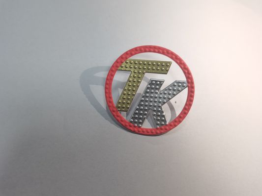 Cree la etiqueta grabada en relieve Logo Iron On Garment de la transferencia de calor para requisitos particulares de la etiqueta engomada 3d TPU