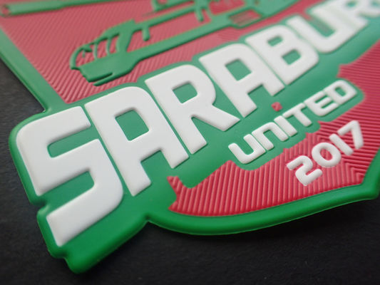 el logotipo TPU de los deportes del fútbol 3D grabó en relieve los remiendos para la ropa al aire libre